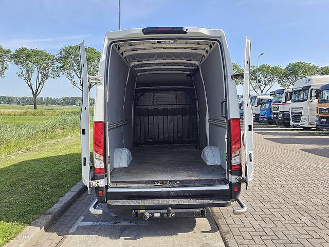 Iveco DAILY 35S14 L2H2 Automaat Euro6 3.5T-Trekhaak 3-Zits Airco/ECC Standkachel 3-Zits Stoelverwarming