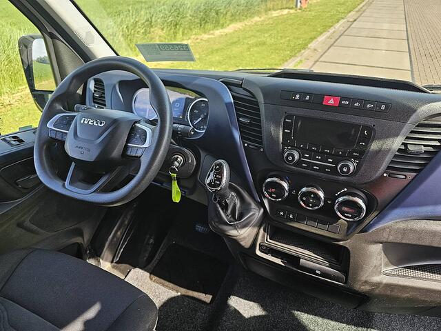 Iveco DAILY 35S14 L2H2 Automaat Euro6 3.5T-Trekhaak 3-Zits Airco/ECC Standkachel 3-Zits Stoelverwarming
