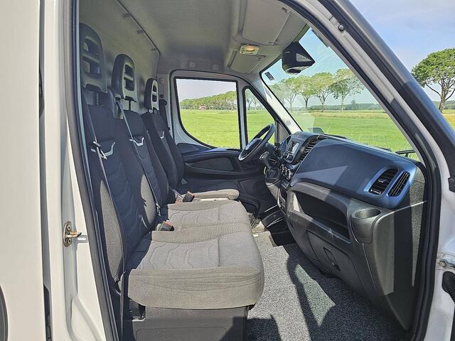 Iveco DAILY 35S14 L2H2 Automaat Euro6 3.5T-Trekhaak 3-Zits Airco/ECC Standkachel 3-Zits Stoelverwarming