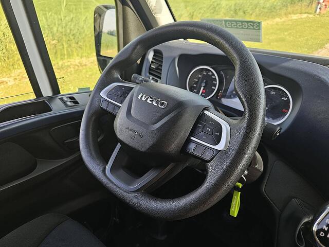 Iveco DAILY 35S14 L2H2 Automaat Euro6 3.5T-Trekhaak 3-Zits Airco/ECC Standkachel 3-Zits Stoelverwarming