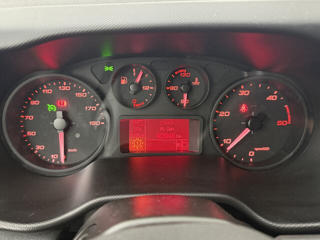 Iveco DAILY 35C16 3.0 Bakwagen+Laadklep | Dakspoiler | 236 Hoog | Airco | Cruise | 3-Zits |