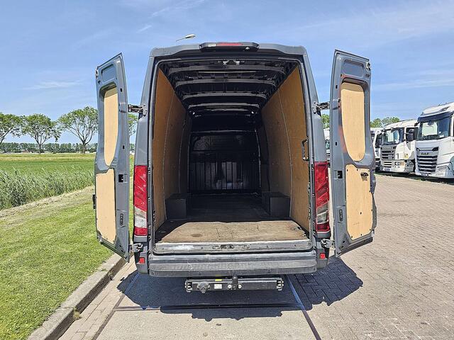 Iveco DAILY 35S18HV 3.0 410 L4H2 3.0Ltr Automaat 180Pk 3.5T-Trekhaak Navi Euro6 LED 3-Zits