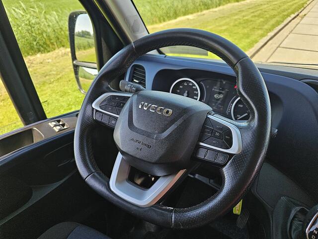 Iveco DAILY 35S18HV 3.0 410 L4H2 3.0Ltr Automaat 180Pk 3.5T-Trekhaak Navi Euro6 LED 3-Zits
