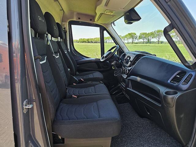 Iveco DAILY 35S18HV 3.0 410 L4H2 3.0Ltr Automaat 180Pk 3.5T-Trekhaak Navi Euro6 LED 3-Zits