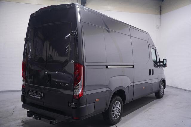 Iveco DAILY 35S21 210 pk Aut. L2H2 Nieuw Ex. BPM Navi, Camera Laadruimte Pakket, LED Koplampen, Trekhaak 3.500 kg, 3-Zits