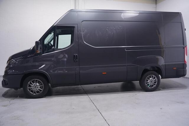 Iveco DAILY 35S21 210 pk Aut. L2H2 Nieuw Ex. BPM Navi, Camera Laadruimte Pakket, LED Koplampen, Trekhaak 3.500 kg, 3-Zits
