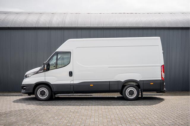Iveco DAILY 35S18 175 PK 3.0 Liter! | Automaat | 3.500 KG trekgewicht | Camera | Cruise | Airco | Trekhaak | 3-Zits
