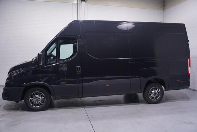 Iveco DAILY 35S21 210 pk L2H2 Aut. Ook als 180 pk op voorraad Vol opties, Trekhaak 3.500 kg, 3-zits