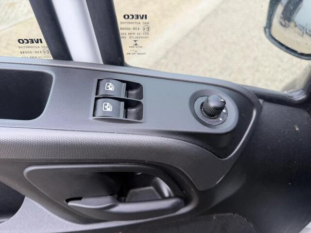 Iveco DAILY 40C18 Bakwagen Laadklep Zijdeur Automaat Airo Navi Cruisecontrol EURO 6