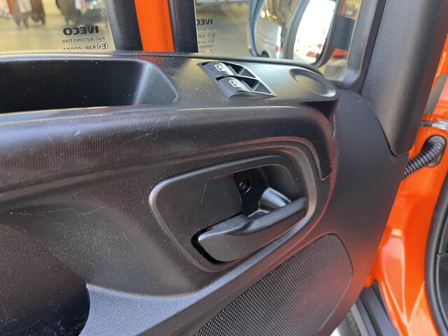 Iveco DAILY 35C14 2.3 375 Laadklep 500kg Trekhaak 3500kg trekgewicht Airco 2-Persoons Open laadbak Pick-up P-up Bakwagen Telefoonverbinding 1e eigenaar Euro 6 Bpm vrij !!!