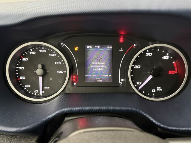 Iveco DAILY 35C18HV 3.0Ltr Hi-Matic Automaat L2H2 | 3500Kg Trekhaak | Navigatie | Camera | 3-Zits | Betimmering | Airco | Cruise