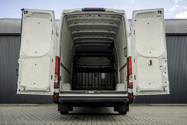 Iveco DAILY **35S16V 2.3 L4H2 | Euro 6 | 157 PK | Airco | Camera | 3500 KG Trekgewicht | MF Stuur | 3-Persoons**