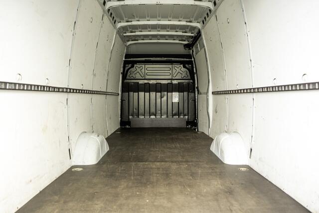 Iveco DAILY **35S16V 2.3 L4H2 | Euro 6 | 157 PK | Airco | Camera | 3500 KG Trekgewicht | MF Stuur | 3-Persoons**