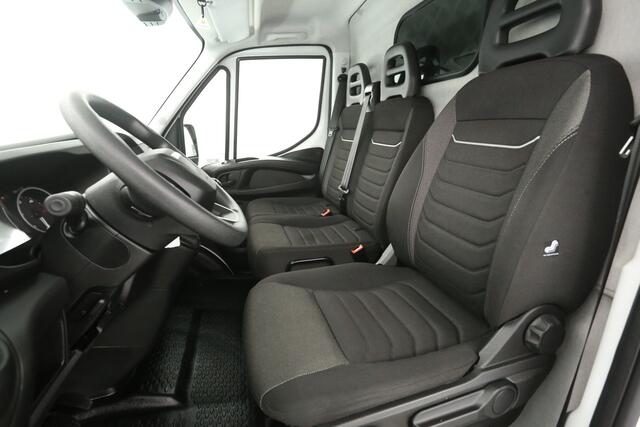 Iveco DAILY 2.3 160PK L2H2 | 3500KG Trekgew. | Trekhaak | Clima | 3 Zits | Parkeersens.