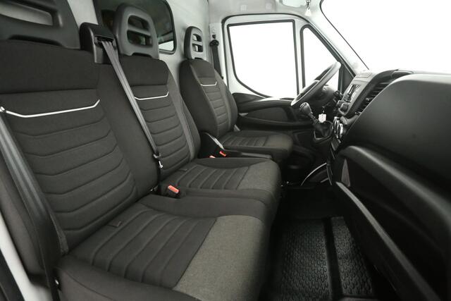 Iveco DAILY 2.3 160PK L2H2 | 3500KG Trekgew. | Trekhaak | Clima | 3 Zits | Parkeersens.