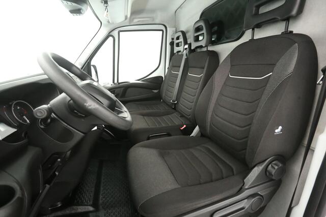 Iveco DAILY 2.3 160PK L2H2 | 3500KG Trekgew. | Clima | 3 Zits | Parkeersens.