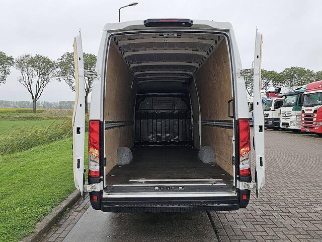 Iveco DAILY 35S18HV 3.0L 410 L4H2 Cruise control, Airco, Navi, Camera, Led, Climate Control