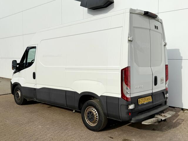 Iveco DAILY 35S14 2.3 352 L2H2 Airco Cruise Control 3,5tons Trekhaak Inbouw