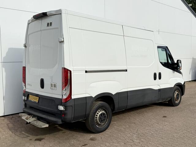 Iveco DAILY 35S14 2.3 352 L2H2 Airco Cruise Control 3,5tons Trekhaak Inbouw