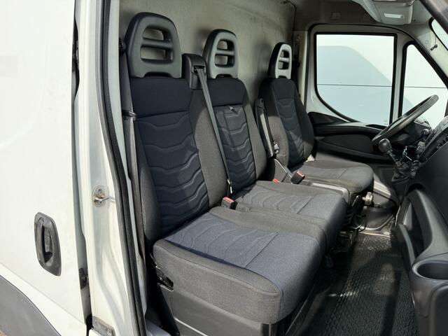 Iveco DAILY 35S14 2.3 352 L2H2 Airco Cruise Control 3,5tons Trekhaak Inbouw