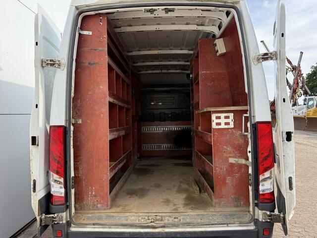 Iveco DAILY 35S14 2.3 352 L2H2 Airco Cruise Control 3,5tons Trekhaak Inbouw