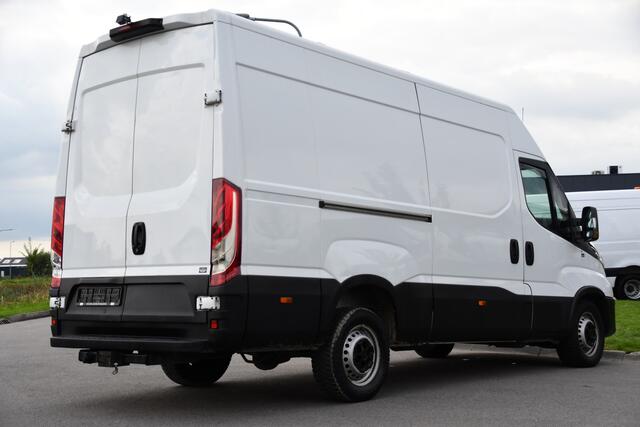 Iveco DAILY 35C16V 2.3 352 H2 Edition Camera, Cruise, Airco, 3500kg Trekhaak, LED, Clima ,Radio, 160pk, Uniek!