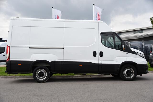 Iveco DAILY 35C16V 2.3 352 H2 Edition Camera, Cruise, Airco, 3500kg Trekhaak, LED, Clima ,Radio, 160pk, Uniek!