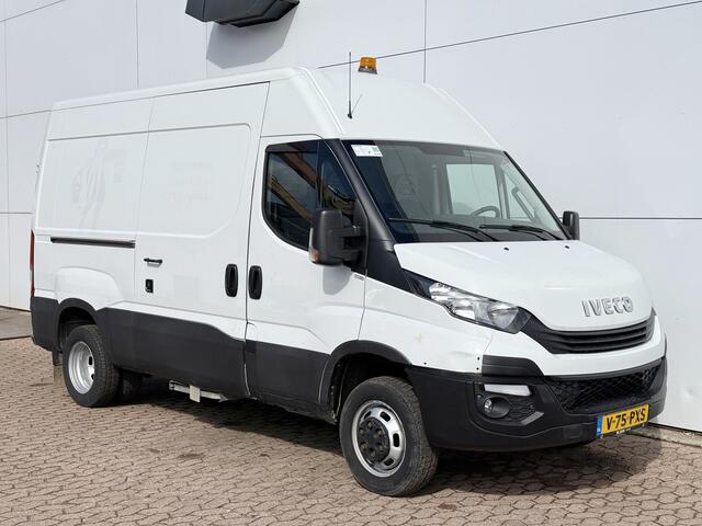 Iveco DAILY 35C14 2.3 L2H2 Dubbellucht Airco Cruise control Camera Trekhaak 3,5t Inbouw lucht geveerde stoel