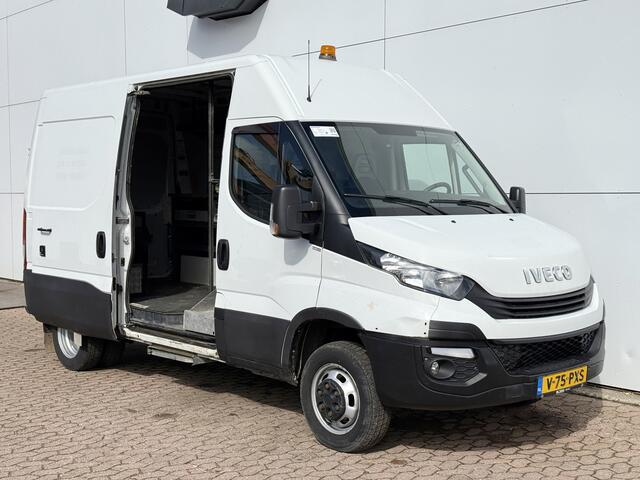 Iveco DAILY 35C14 2.3 L2H2 Dubbellucht Airco Cruise control Camera Trekhaak 3,5t Inbouw lucht geveerde stoel