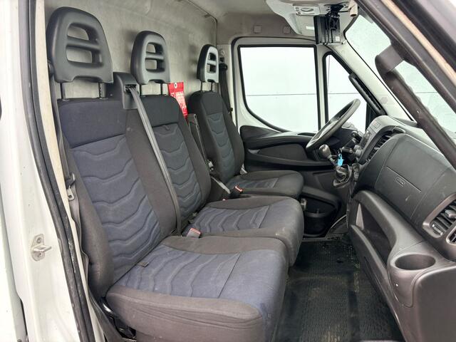 Iveco DAILY 35C14 2.3 L2H2 Dubbellucht Airco Cruise control Camera Trekhaak 3,5t Inbouw lucht geveerde stoel