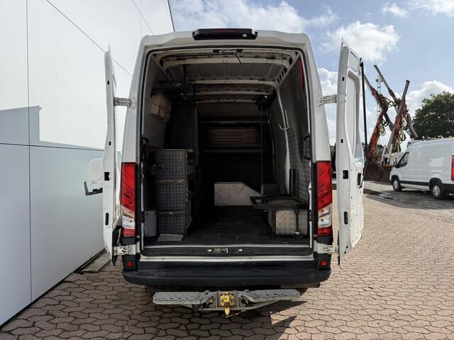 Iveco DAILY 35C14 2.3 L2H2 Dubbellucht Airco Cruise control Camera Trekhaak 3,5t Inbouw lucht geveerde stoel