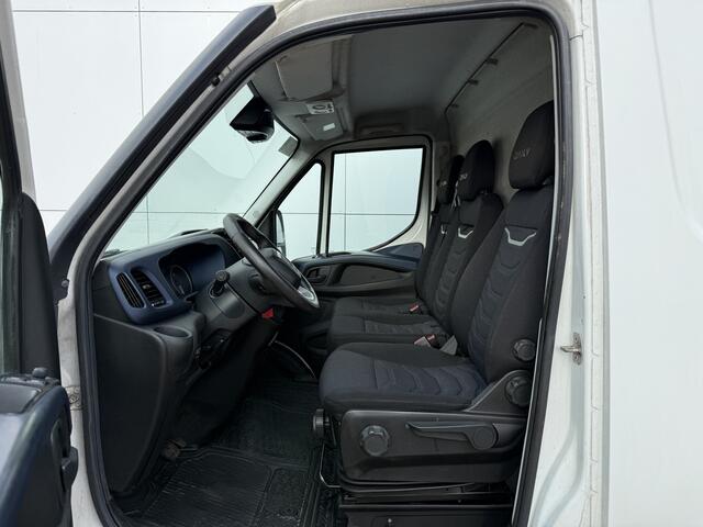 Iveco DAILY 35C18 3.0 Automaat L2H2 Dubbellucht LED 3.5t Trekhaak Adaptieve Cruise Standkachel Climate Control Navigatie Camera