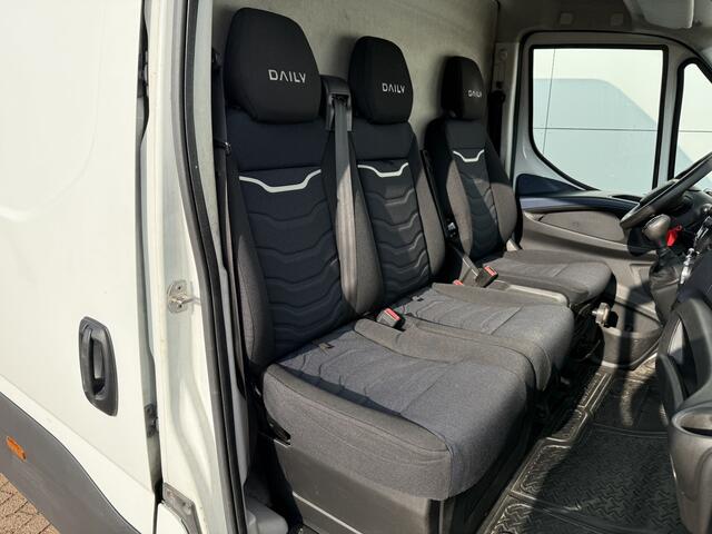 Iveco DAILY 35C18 3.0 Automaat L2H2 Dubbellucht LED 3.5t Trekhaak Adaptieve Cruise Standkachel Climate Control Navigatie Camera