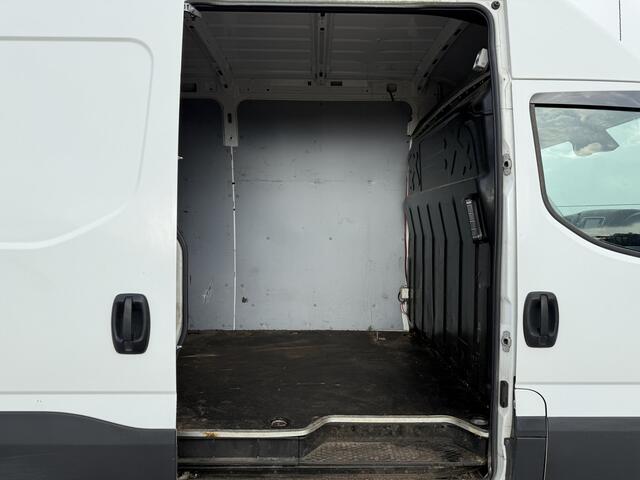 Iveco DAILY 35C18 3.0 Automaat L2H2 Dubbellucht LED 3.5t Trekhaak Adaptieve Cruise Standkachel Climate Control Navigatie Camera
