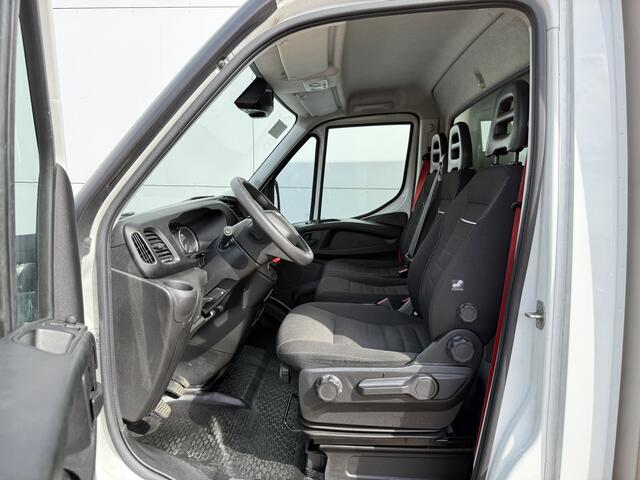 Iveco DAILY 35C16 3.0 160PK Bakwagen Laadklep Zijdeur Camera Climate Control Bluetooth Luchtgeveerde stoel Meubelbak Koffer