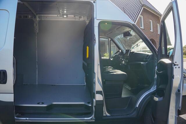 Iveco DAILY 210 pk L2H2 Aut. 3500KG Laadvermogen Vol opties, Trekhaak, 3-zits – foto 3