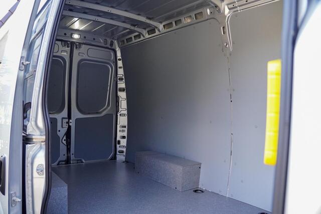Iveco DAILY 210 pk L2H2 Aut. 3500KG Laadvermogen Vol opties, Trekhaak, 3-zits – foto 4