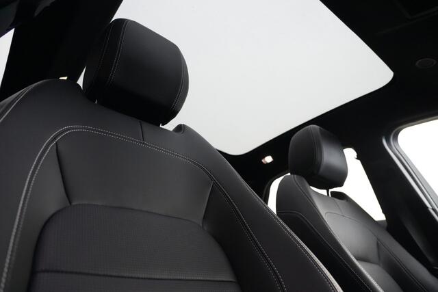 Jaguar E-Pace 1.5 P300e AWD R-Dynamic Black 310pk Panoramadak/Stoelverwarming/Meridian