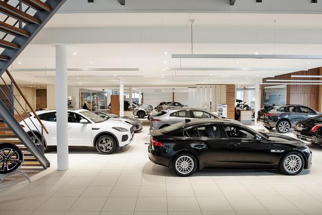 Jaguar F-PACE P400e PHEV R-Dynamic SE Jaguar F-PACE 2.0 P400e PHEV Limited Edition R-Dynamic SE