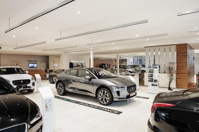 Jaguar F-PACE P400e PHEV R-Dynamic SE Jaguar F-PACE 2.0 P400e PHEV Limited Edition R-Dynamic SE