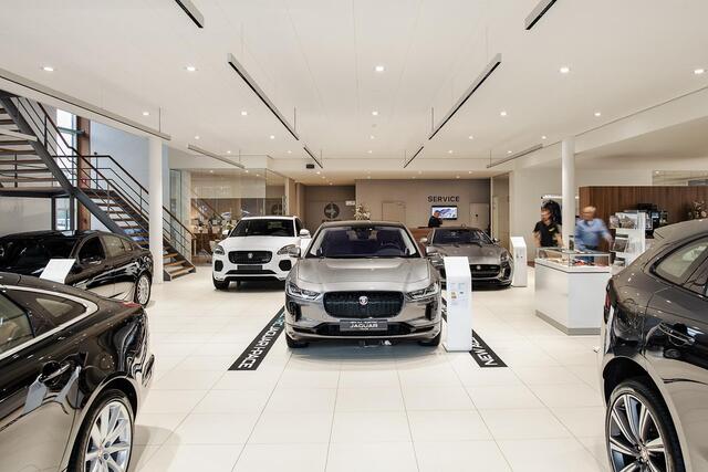 Jaguar F-PACE P400e PHEV R-Dynamic SE Jaguar F-PACE 2.0 P400e PHEV Limited Edition R-Dynamic SE