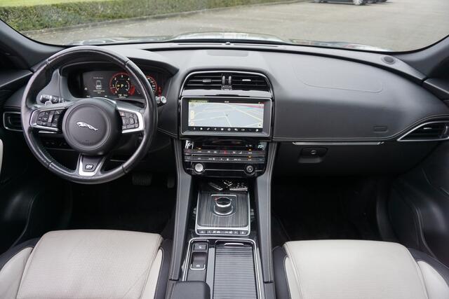 Jaguar F-PACE 2.0 Portfolio AWD 20d AUTOMAAT - Climate / Navi / Pano / Elektr. stoelen / Verw. + koeling / Camera / Lm velgen / NAP