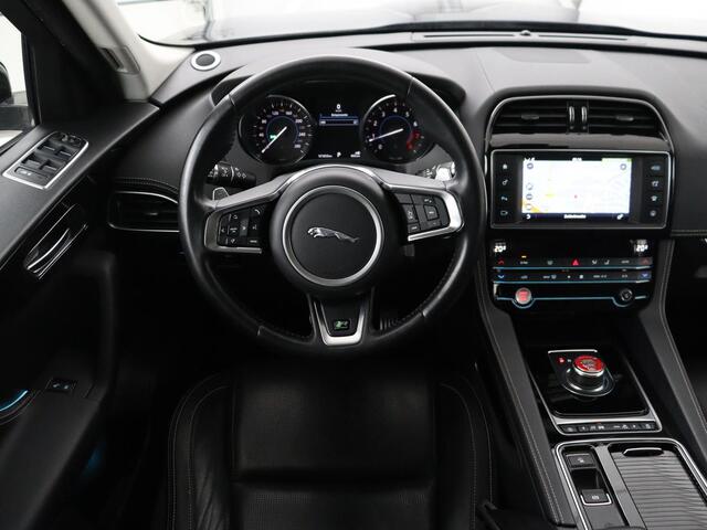 Jaguar F-PACE 2.0 R-Sport AWD 25t | Panoramadak | Leder | Stoelverwarming | Bi-Xenon | Camera | Navigatie | 20'' | Meridian Surround | Bluetooth | Cruise control | Parkeerhulp | Climate control