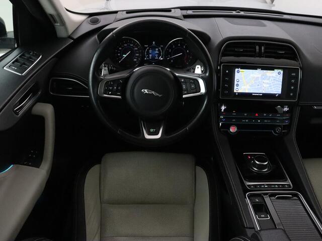 Jaguar F-PACE 3.0 R-Sport AWD 35t | Panoramadak | Stoelverwarming | Head-Up | Meridian Surround | Keyless | Trekhaak | Camera | Bi-Xenon | Navigatie | Park Assist | Stuurverwarming