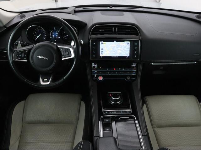 Jaguar F-PACE 3.0 R-Sport AWD 35t | Panoramadak | Stoelverwarming | Head-Up | Meridian Surround | Keyless | Trekhaak | Camera | Bi-Xenon | Navigatie | Park Assist | Stuurverwarming