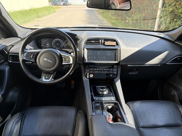 Jaguar F-PACE 2.0 Portfolio AWD 25t / AUTOMAAT / PANORAMADAK / MEMORY / CRUISE