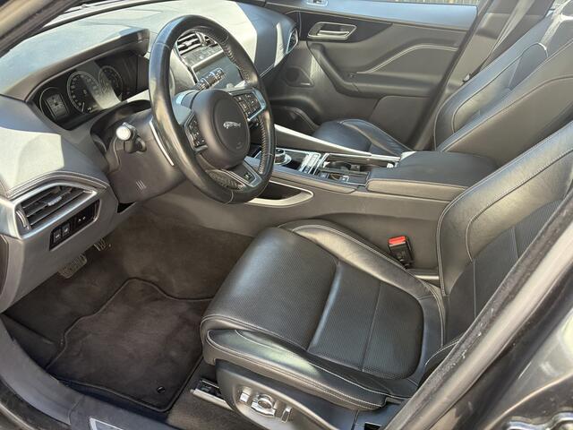 Jaguar F-PACE 2.0 Portfolio AWD 25t / AUTOMAAT / PANORAMADAK / MEMORY / CRUISE