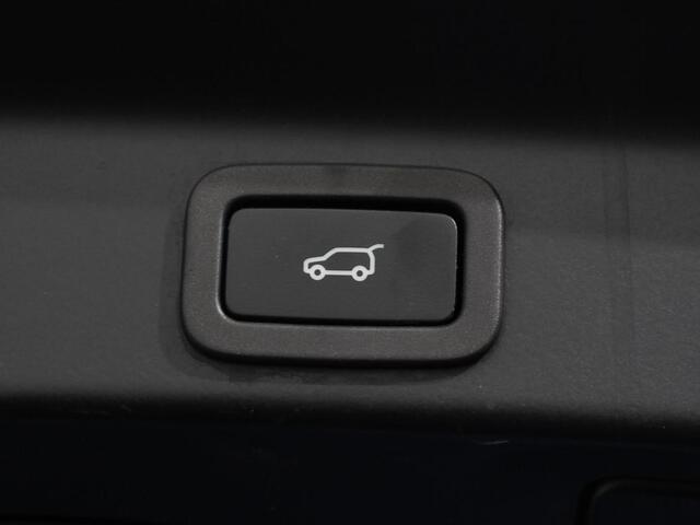 Jaguar F-PACE 5.0 V8 AWD SVR 551 pk Panorama dak Meridian sound Premium Pack Light Pack ACC Leder ADS 360 Camera Cruise control Parkeersensoren Elektrische kofferklep
