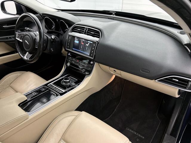 Jaguar XE 2.0 Prestige Automaat / Navigatie / Leder / Cruise-ctr. / Lmv 17"/ Stoelverw. / Camera / Apk 11-2026