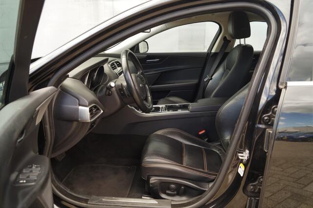 Jaguar XE 2.0 D 163pk Automaat Prestige -LEER-NAVI-ECC-